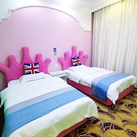 Emeishan Moon Bay Hotel Exterior photo