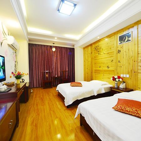 Emeishan Moon Bay Hotel Exterior photo