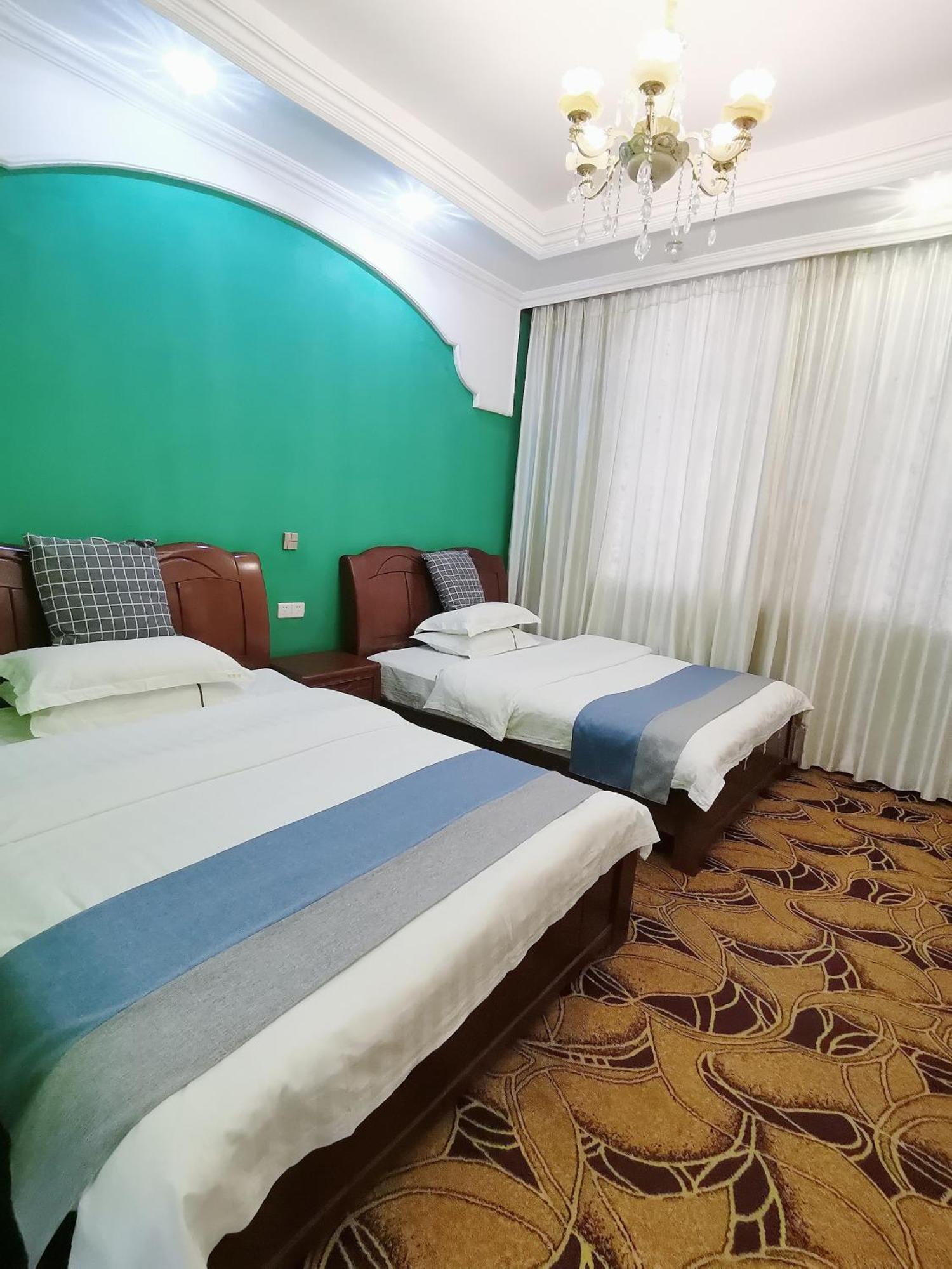 Emeishan Moon Bay Hotel Exterior photo