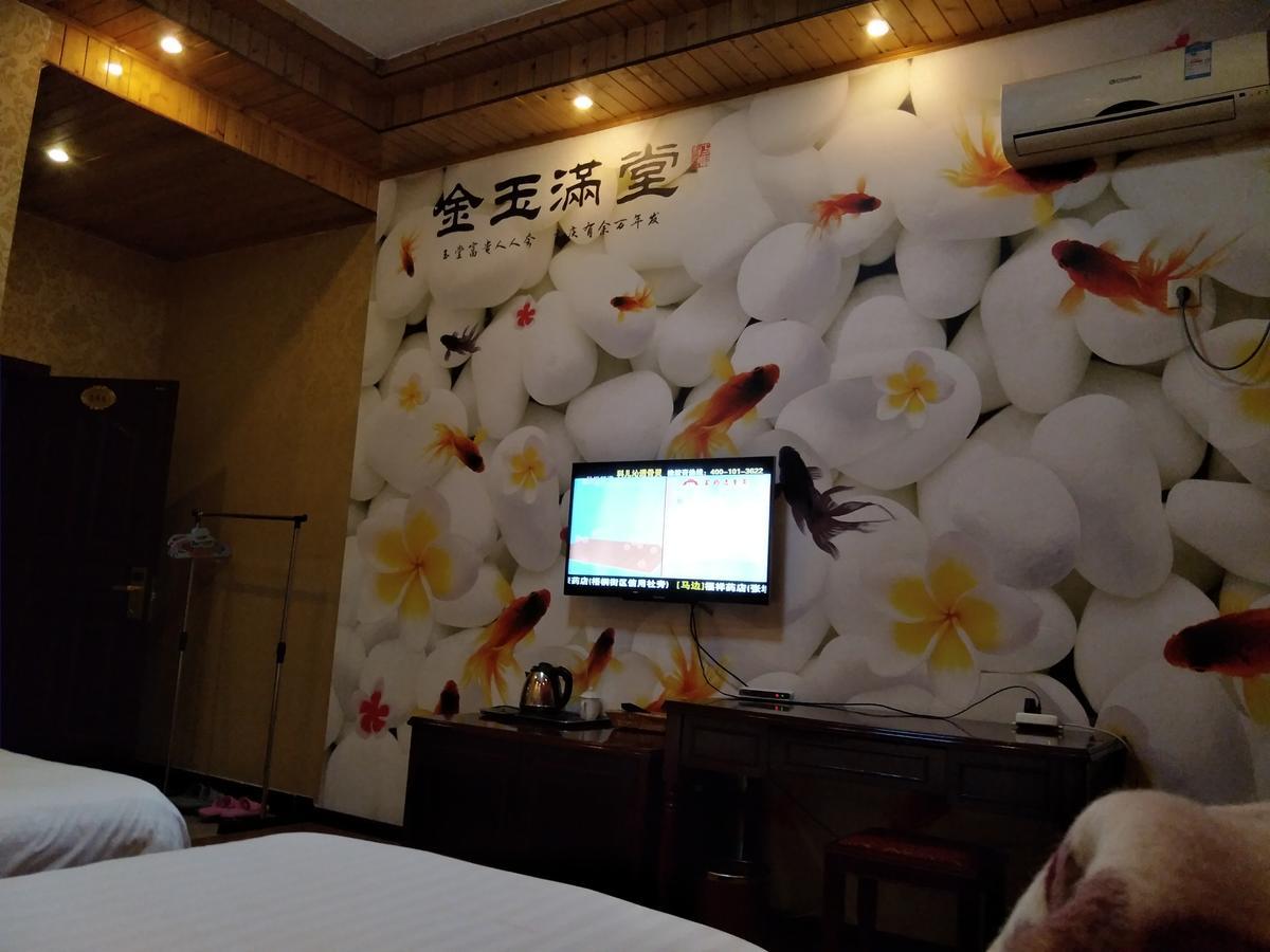 Emeishan Moon Bay Hotel Exterior photo