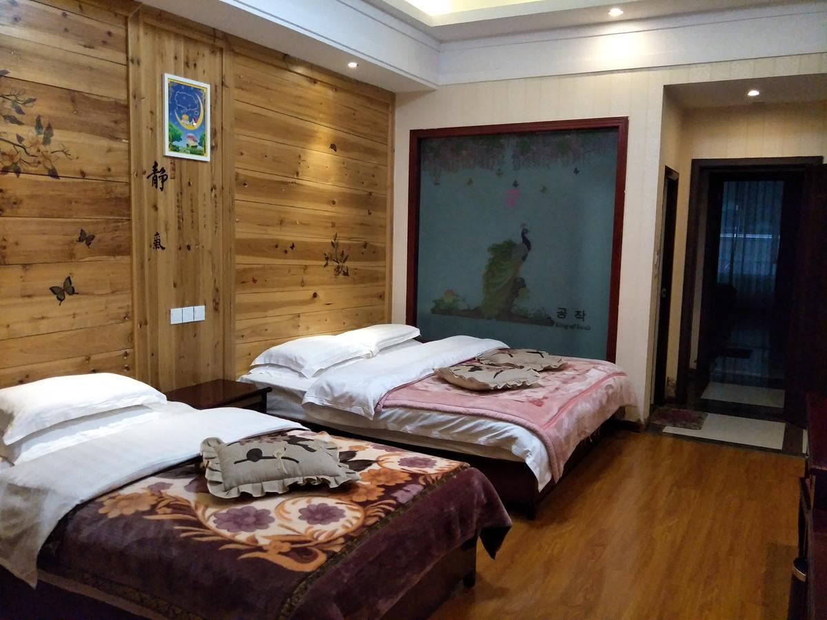 Emeishan Moon Bay Hotel Exterior photo