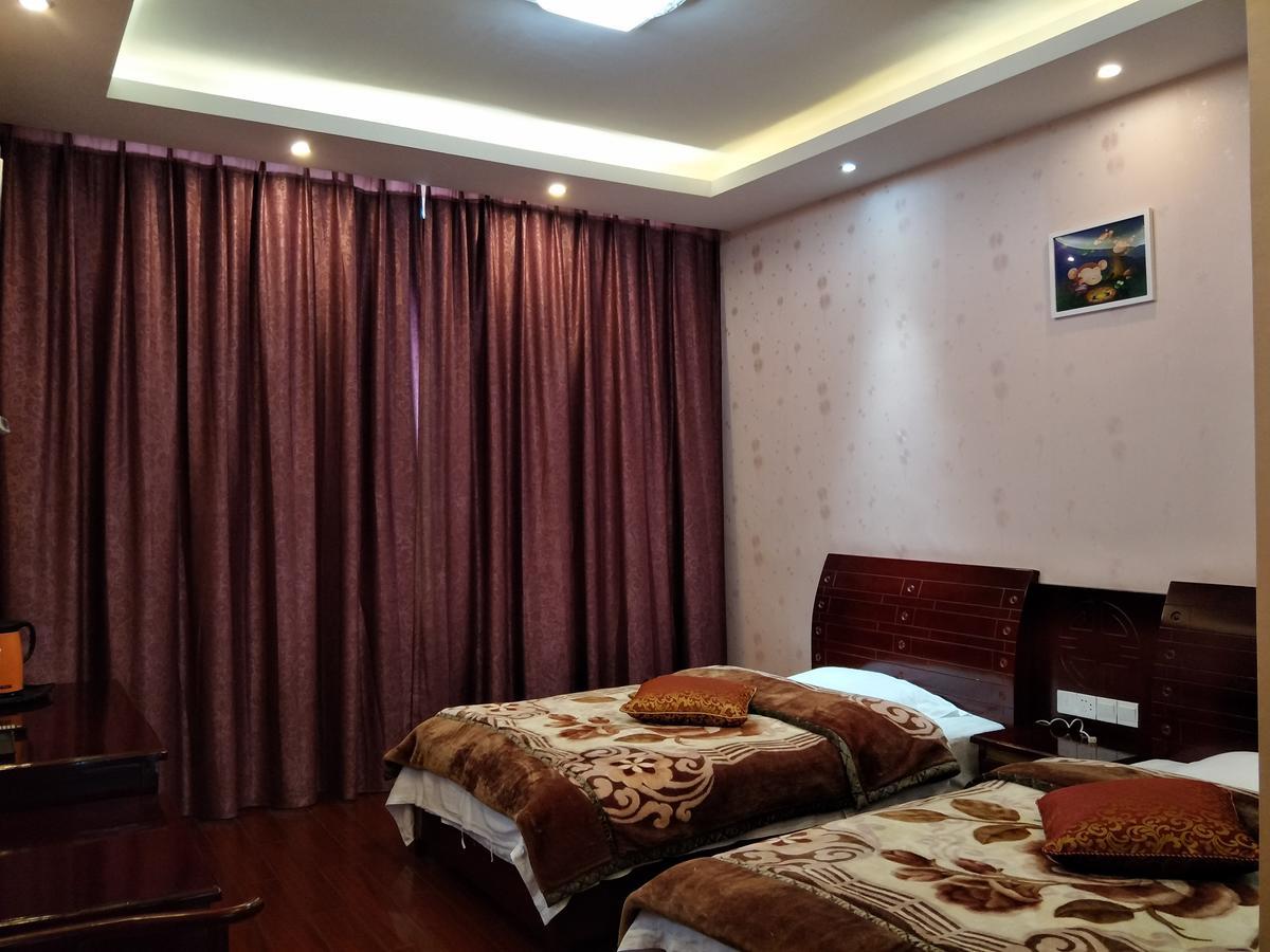 Emeishan Moon Bay Hotel Exterior photo