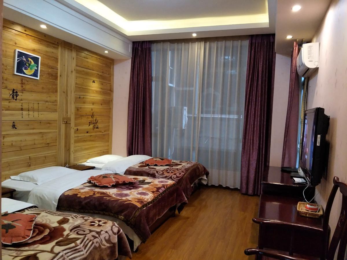 Emeishan Moon Bay Hotel Exterior photo