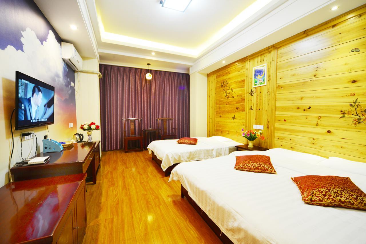 Emeishan Moon Bay Hotel Exterior photo