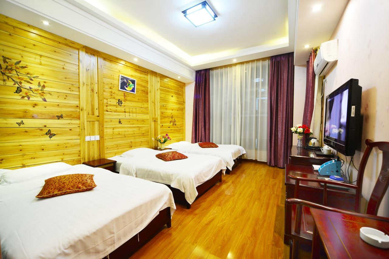 Emeishan Moon Bay Hotel Exterior photo