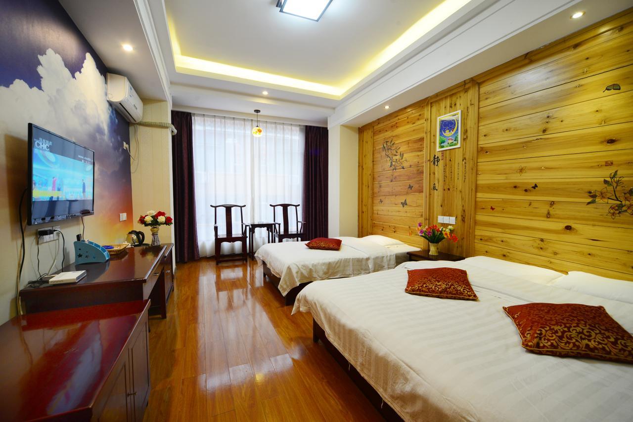 Emeishan Moon Bay Hotel Exterior photo