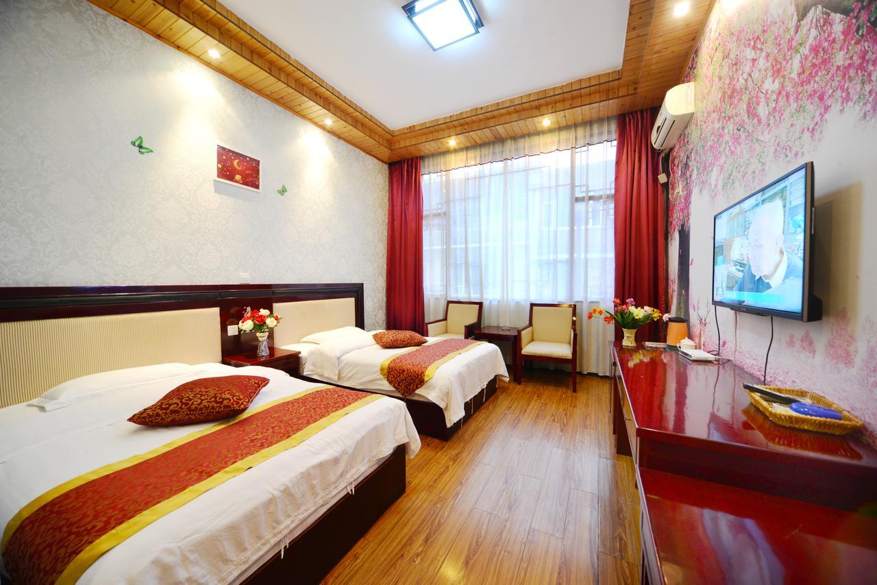 Emeishan Moon Bay Hotel Exterior photo