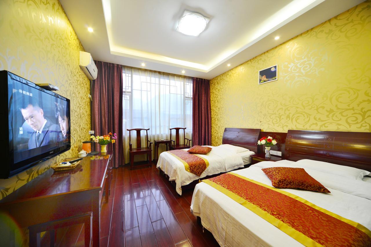 Emeishan Moon Bay Hotel Exterior photo
