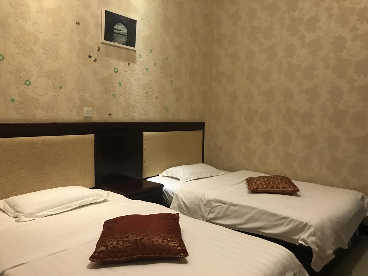 Emeishan Moon Bay Hotel Exterior photo